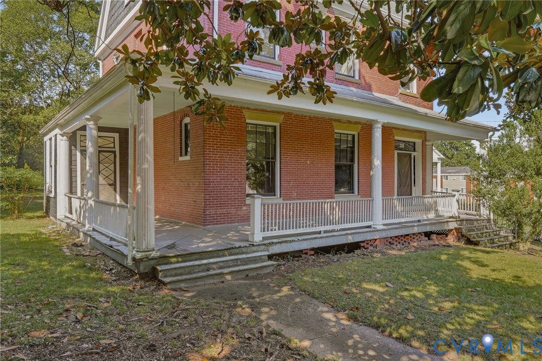 216 W Roanoke Street