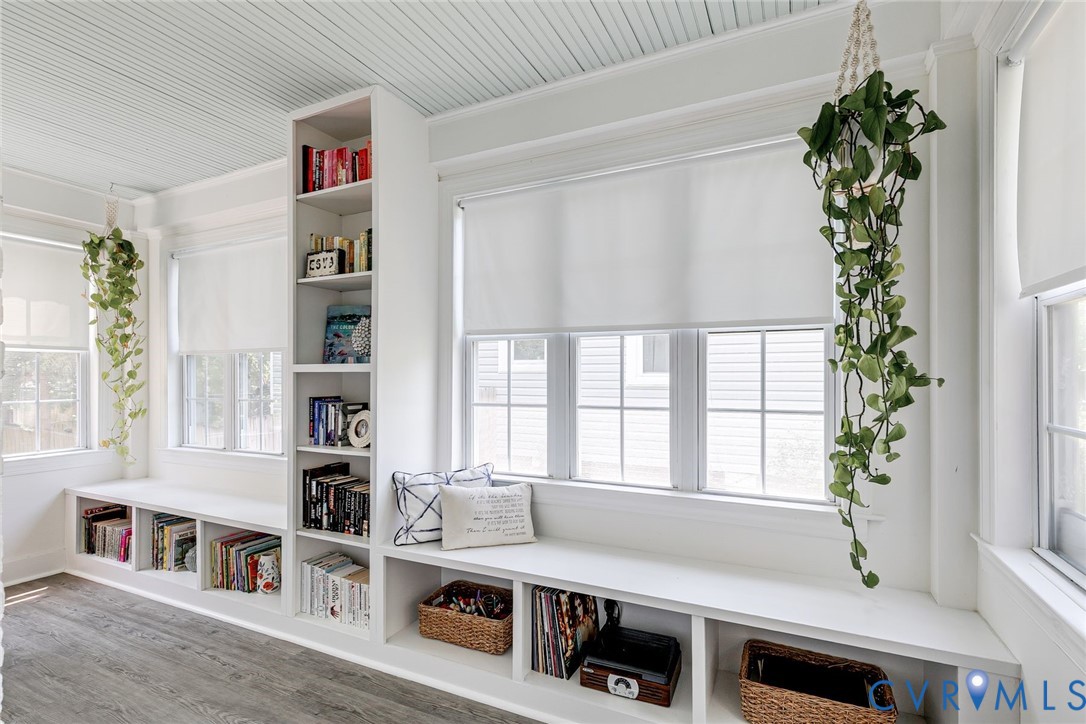 823 W 47th Street