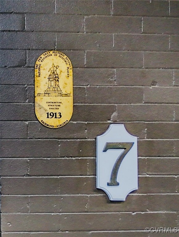 7 N Davis Avenue