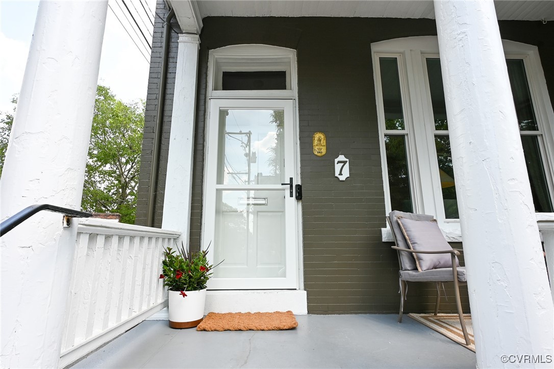 7 N Davis Avenue