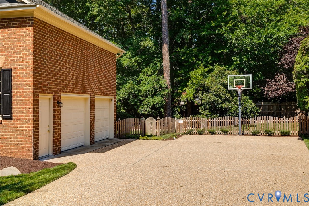 11521 Tottenham Place