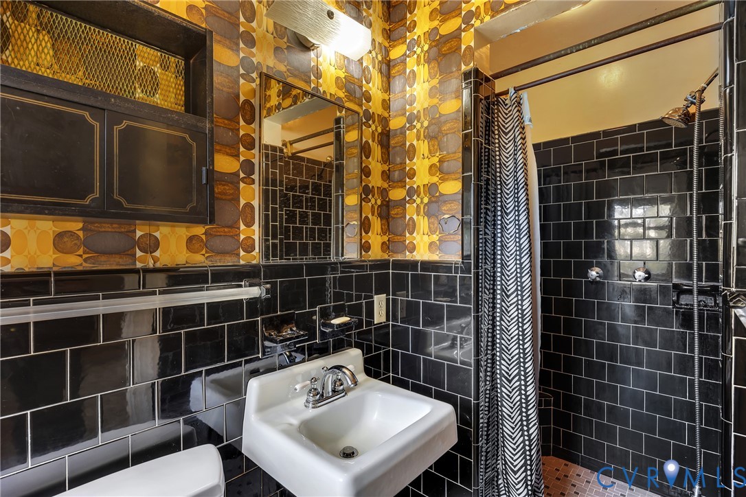 Richmond, Virginia 23227, United States, 3 Bedrooms Bedrooms, ,2 BathroomsBathrooms,Residential,Active,239446