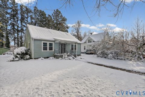 Tiny photo for 1707 11TH Avenue, Victoria, VA 23974 (MLS # 2533141)