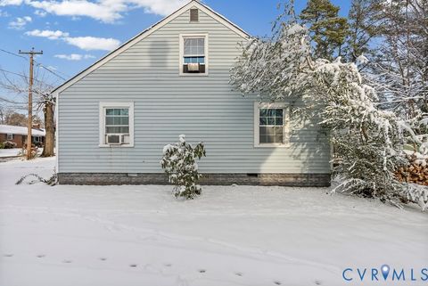 Tiny photo for 1707 11TH Avenue, Victoria, VA 23974 (MLS # 2533141)