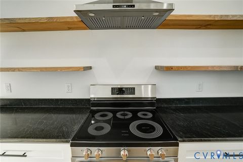 Tiny photo for 901 Commerce Street, Petersburg, VA 23803 (MLS # 2610923)