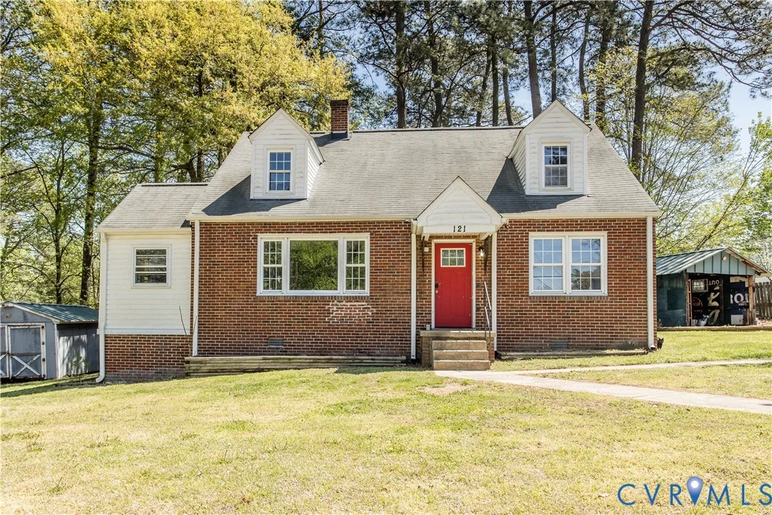 121 Lakeside Drive