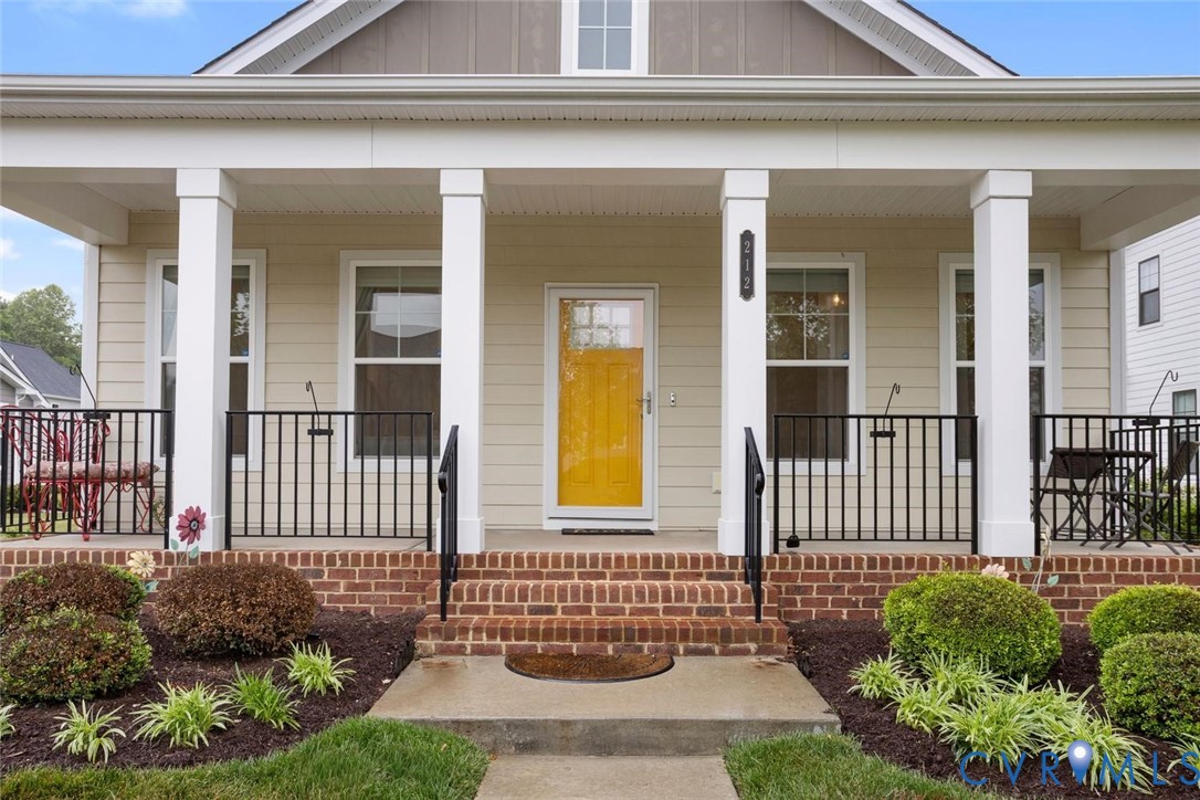 212 Lauradell Road