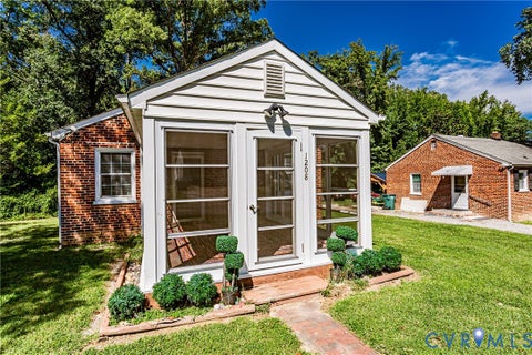 Photo of 1208 New York Avenue, Henrico, VA 23060 (MLS # 2625258)
