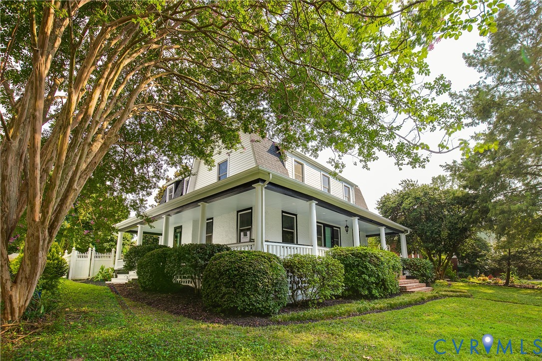 2402 Riverside Drive