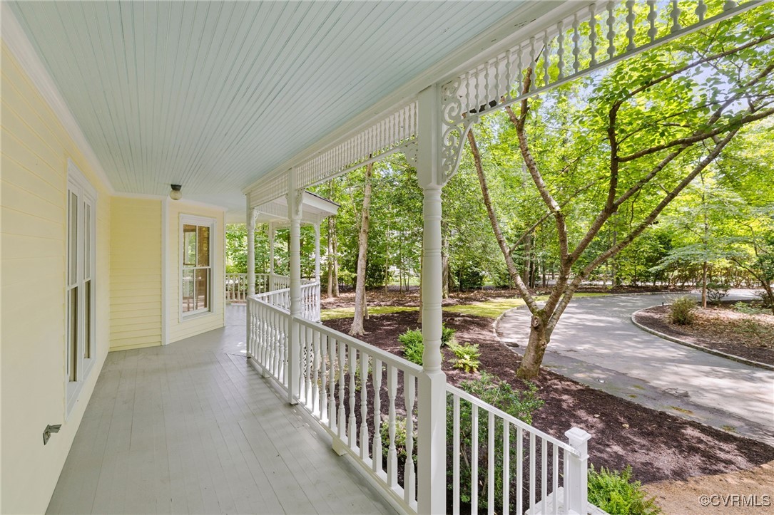 9716 Old Country Trace