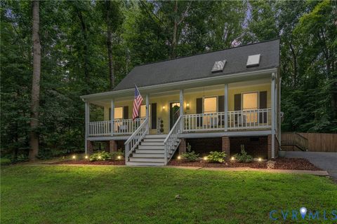 Photo of 13325 Master Stag Drive, Chesterfield, VA 23112 (MLS # 2618489)