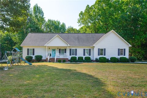 Photo of 648 Meadow Drive, Tappahannock, VA 22560 (MLS # 2610357)