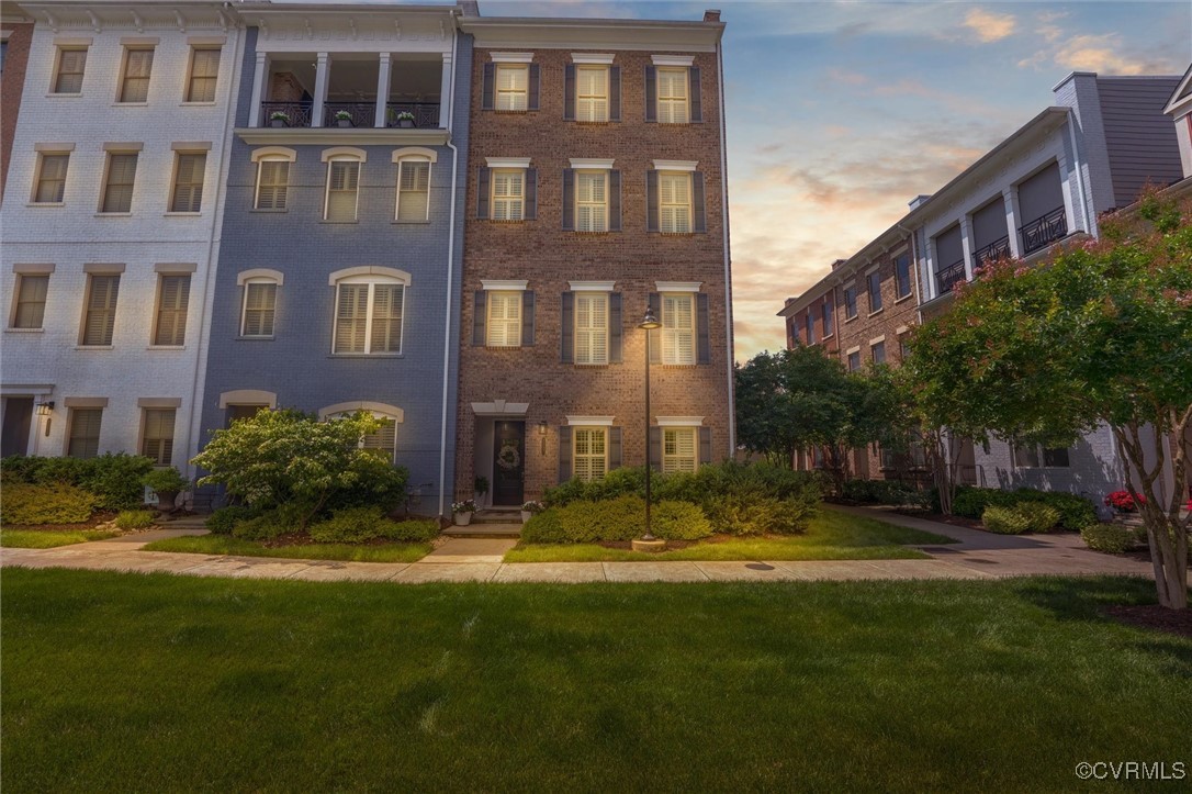 3227 Conningham Lane