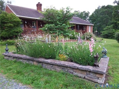 Tiny photo for 2411 Richmond Road, Amelia Courthouse, VA 23002 (MLS # 2627072)