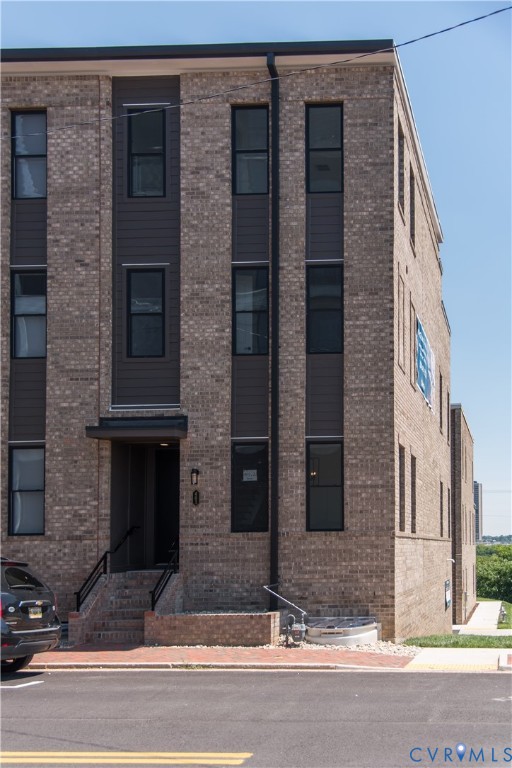 401 W 7th Street