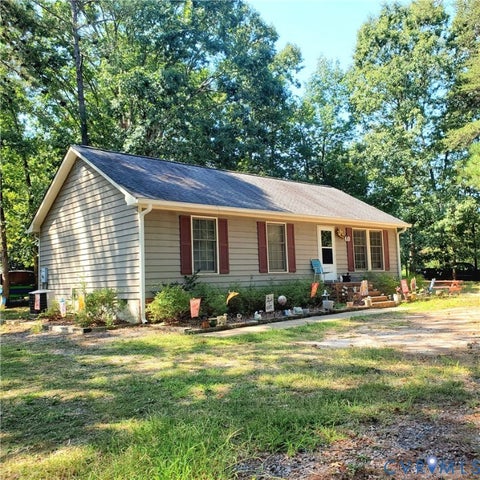 Photo of 123 Patrick Henry Drive, Ruther Glen, VA 22546 (MLS # 2623899)