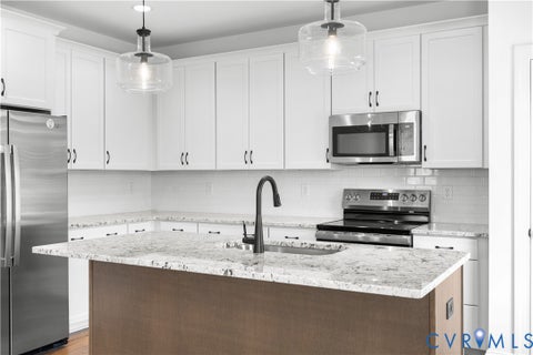 Tiny photo for 652 Overby Bend Road, Richmond, VA 23222 (MLS # 2628613)