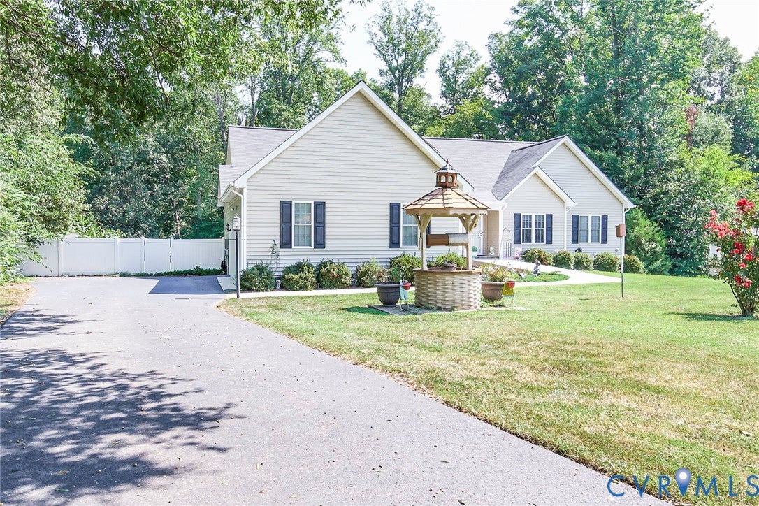 8266 Oakfield Lane