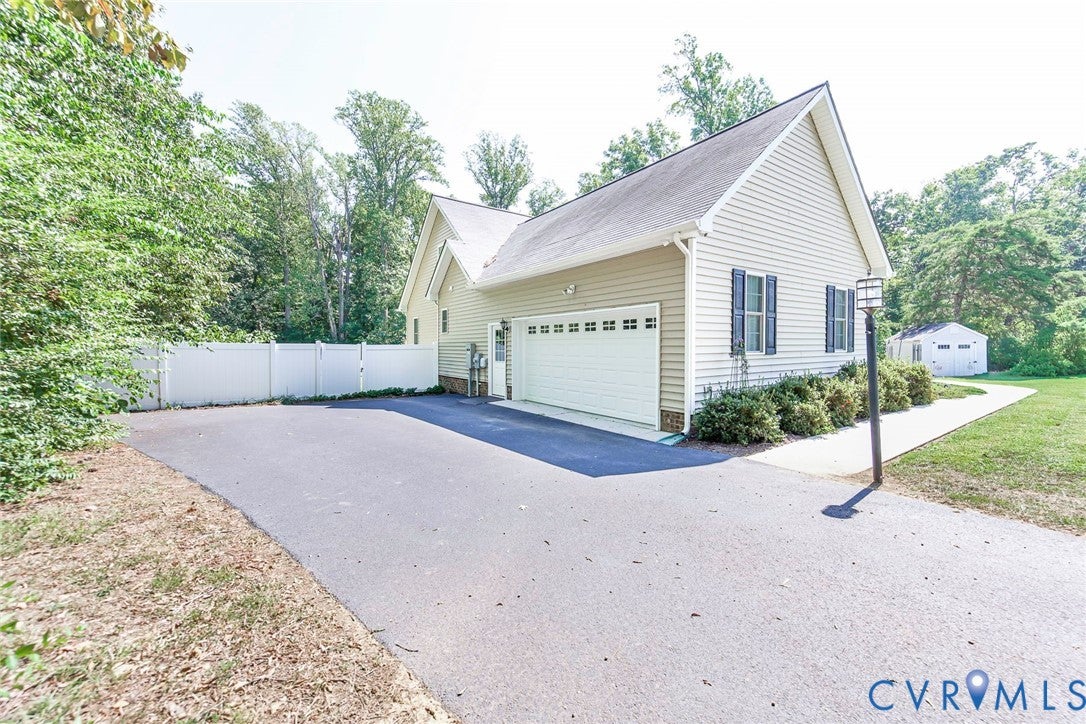 8266 Oakfield Lane