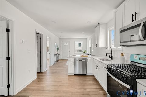 Tiny photo for 915 High Pearl Street, Petersburg, VA 23803 (MLS # 2605704)