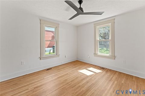 Tiny photo for 205 Warren Avenue, Lynchburg, VA 24501 (MLS # 2608229)