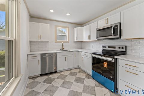 Tiny photo for 205 Warren Avenue, Lynchburg, VA 24501 (MLS # 2608229)