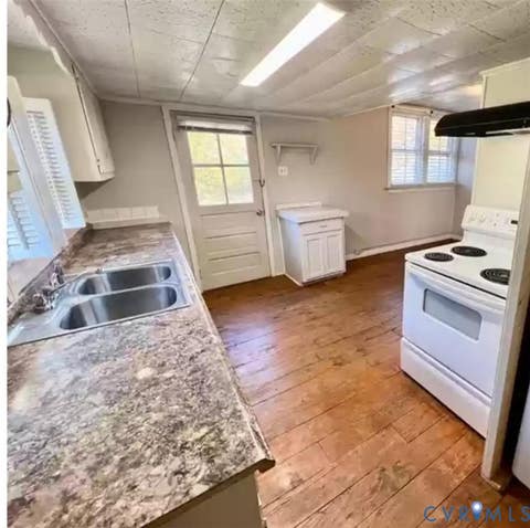Photo of 406 Custis Street, Crewe, VA 23930 (MLS # 2622493)