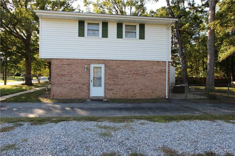 A home in Colonial Heights