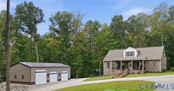 4010 THREE BRIDGE RD, POWHATAN, VA 23139 - Image d8fcd7bec933405a395c3233ed0db113/3624665202