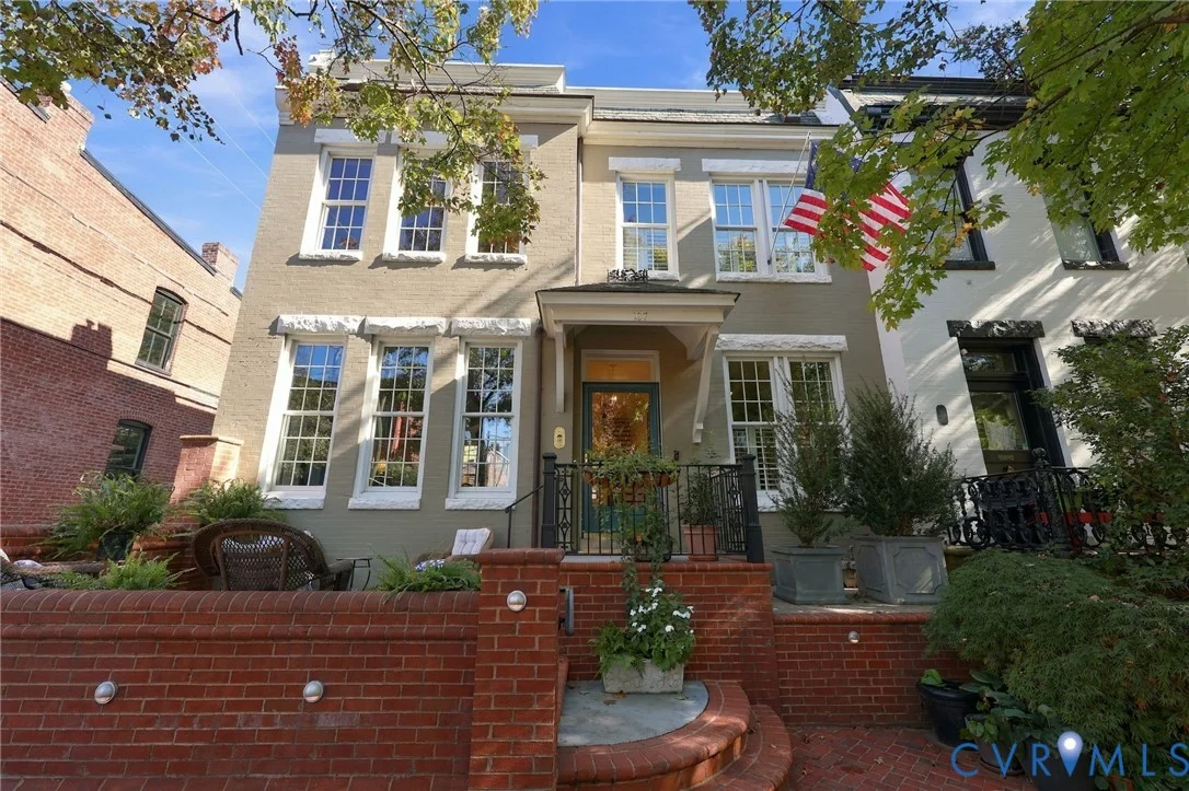 107 N Harvie Street