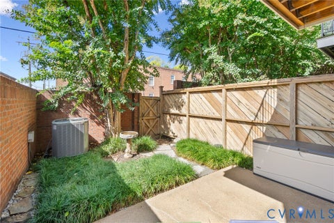 Tiny photo for 101 N 25th Street, Richmond, VA 23223 (MLS # 2627747)