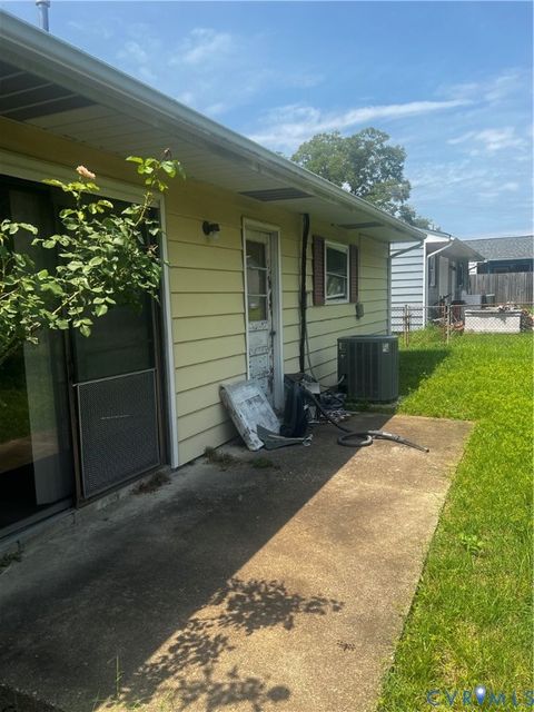 Tiny photo for 915 Rosewood Terrace, Petersburg, VA 23805 (MLS # 2620310)