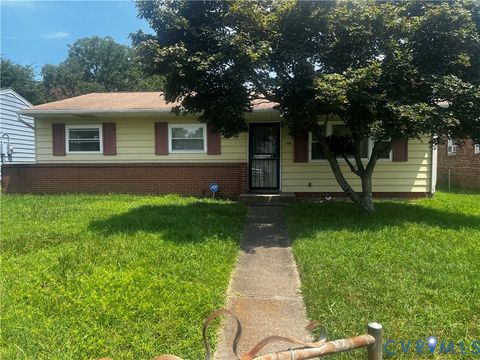 Photo of 915 Rosewood Terrace, Petersburg, VA 23805 (MLS # 2620310)