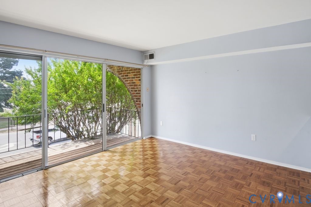 5900 Patterson Ave 17
