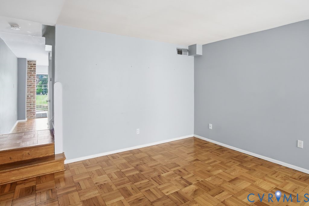 5900 Patterson Ave 17