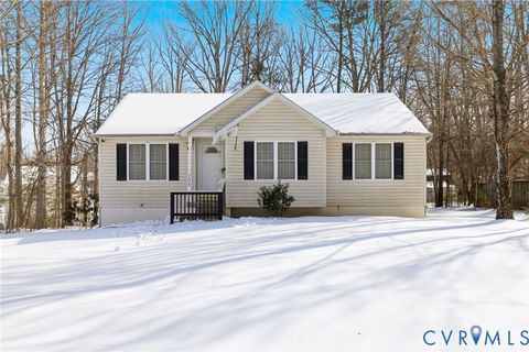 Photo of 204 Village Court, Ruther Glen, VA 22546 (MLS # 2602199)