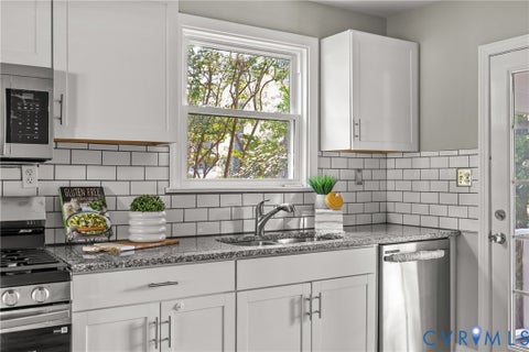 Tiny photo for 506 James Avenue, Colonial Heights, VA 23834 (MLS # 2617037)