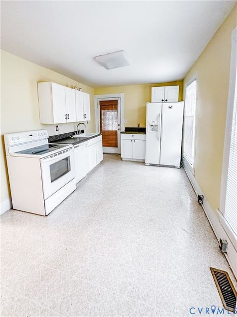 Tiny photo for 9 Ridge Street, Chatham, VA 24531 (MLS # 2532627)