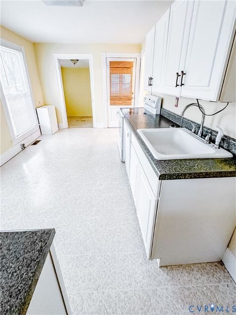 Tiny photo for 9 Ridge Street, Chatham, VA 24531 (MLS # 2532627)