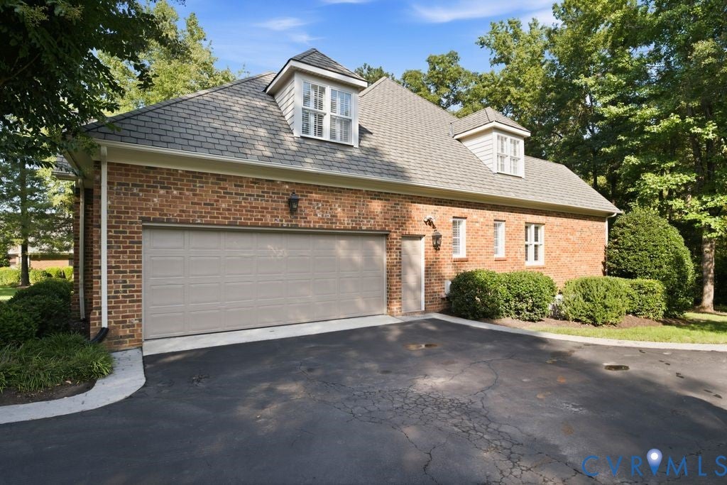 22 E Square Lane