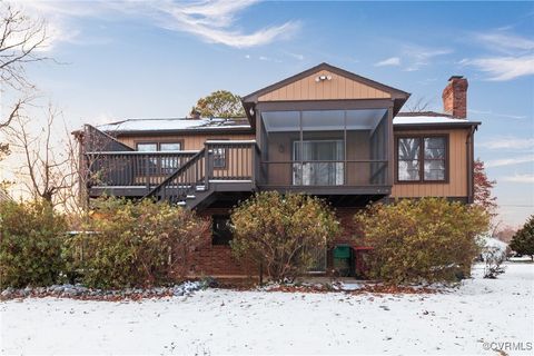 A home in Colonial Heights