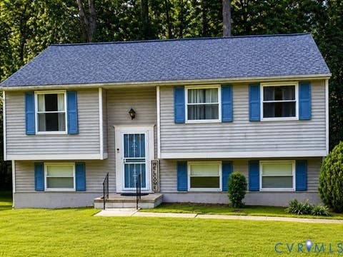 Photo of 5806 Winterleaf Drive, Chesterfield, VA 23234 (MLS # 2621995)