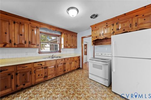 Tiny photo for 702 Charles Avenue, Colonial Heights, VA 23834 (MLS # 2533581)