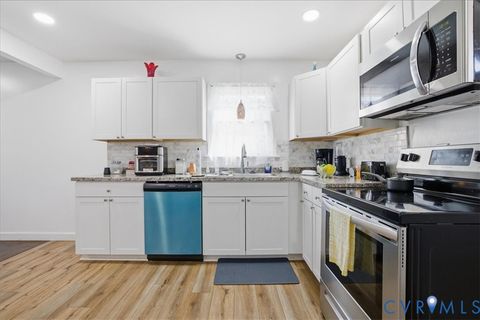 Tiny photo for 911 Augusta Avenue, Petersburg, VA 23803 (MLS # 2609556)