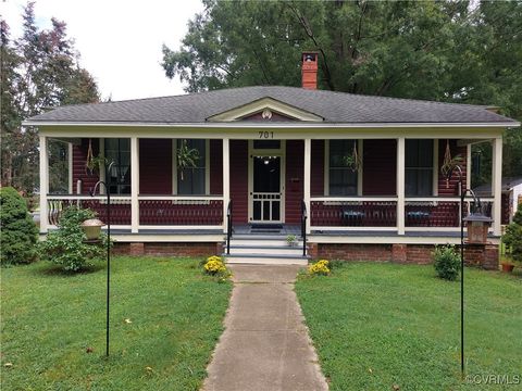 A home in Colonial Heights