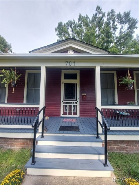 A home in Colonial Heights