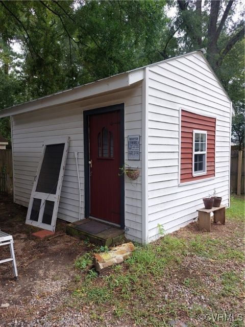 A home in Colonial Heights