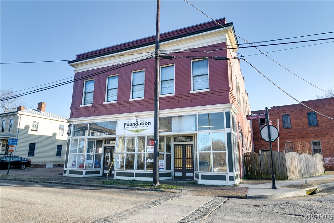 712 Grove Avenue