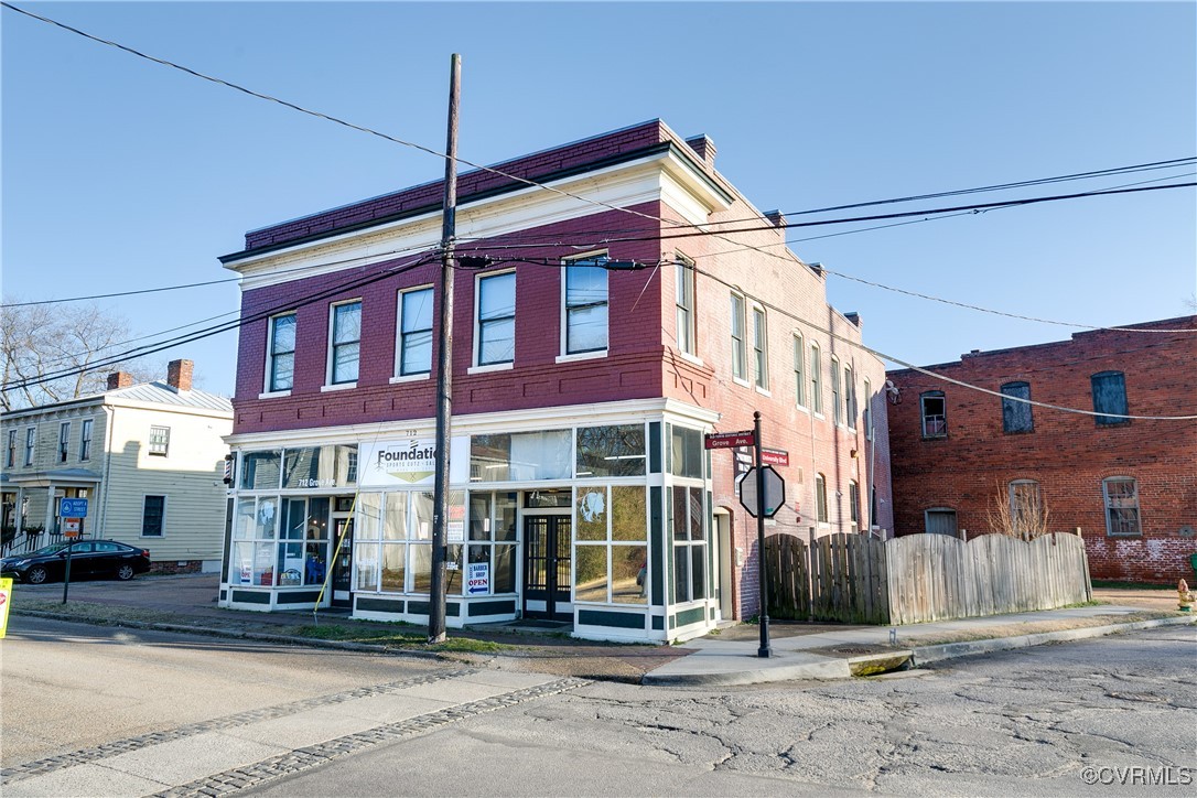 712 Grove Avenue