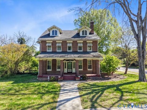 Photo of 1595 Berkeley Avenue, Petersburg, VA 23805 (MLS # 2609040)